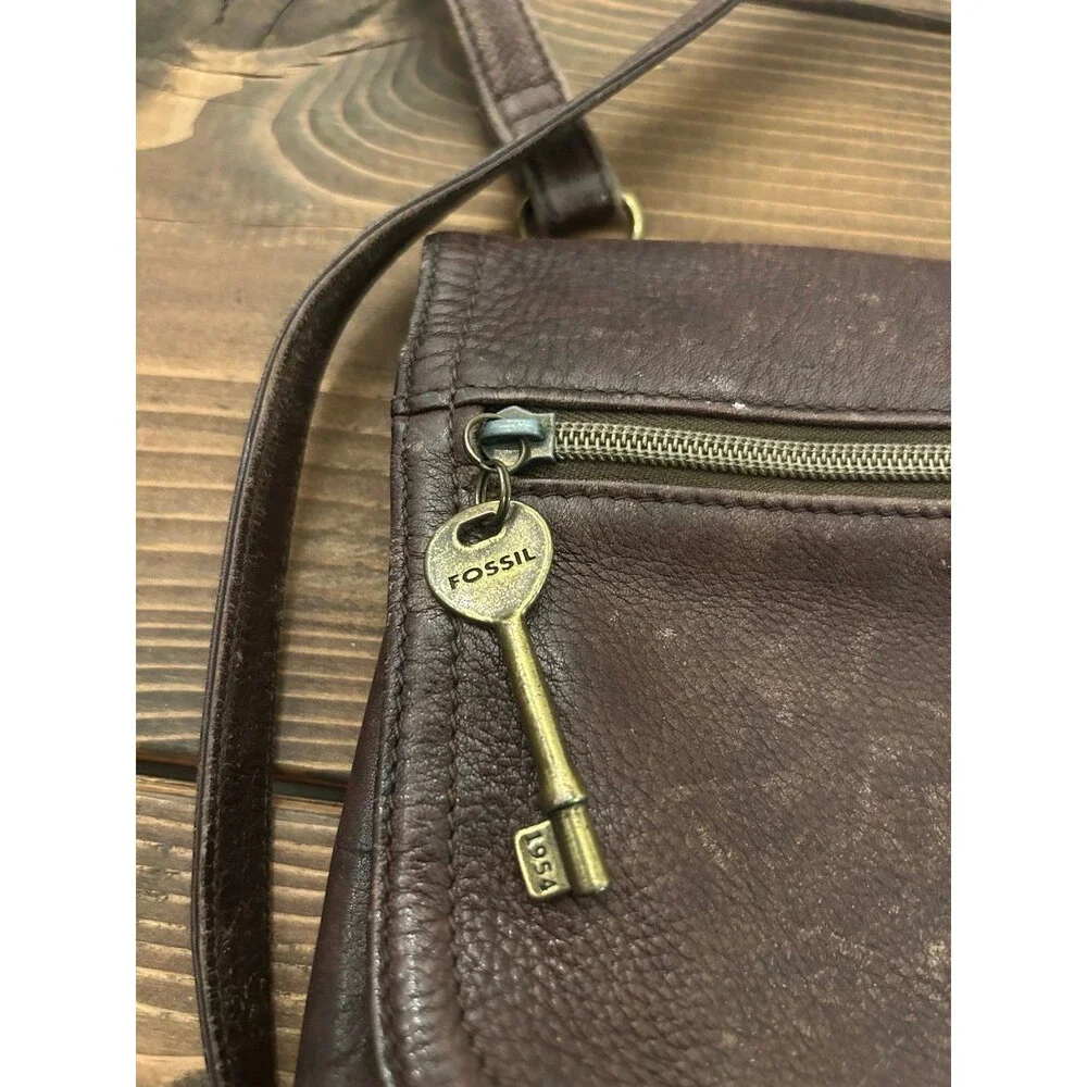 Fossil Vintage Brown Leather Crossbody Purse Key Zip Pull Genuine Leather